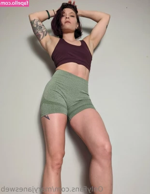 maryjanesweb - blows a kiss 💋