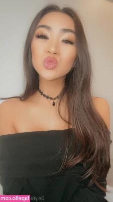 rahice - My ass in shiny leather pants makes your dick twitch doesn't it? I