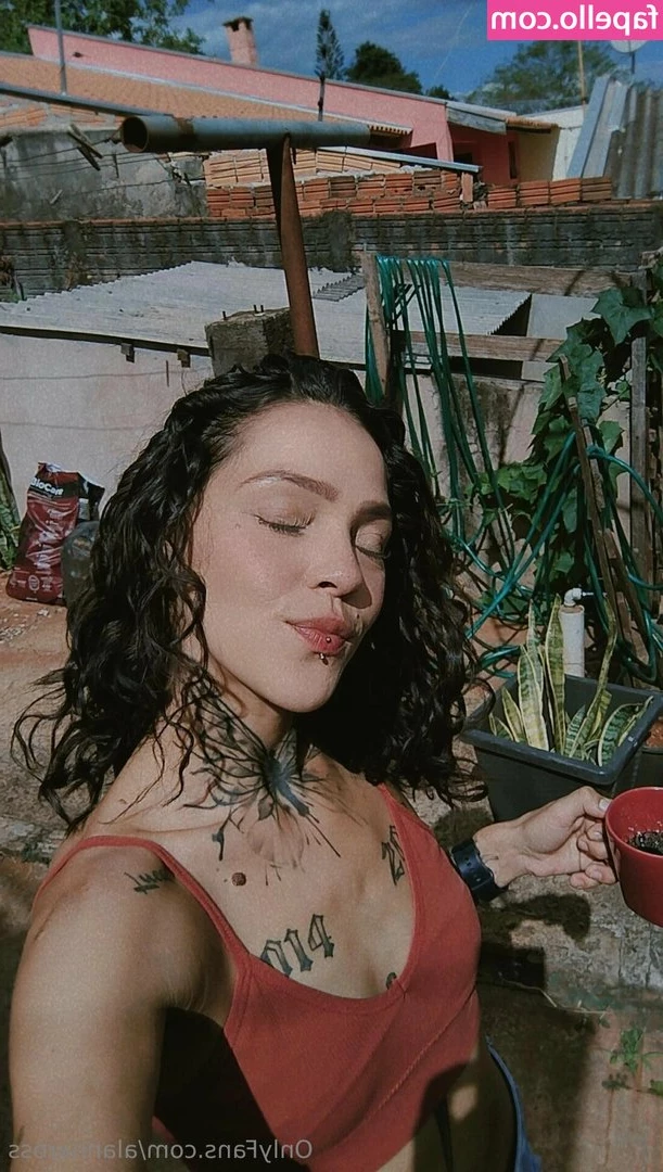 alannaross - Tell me what content you want to see more of....