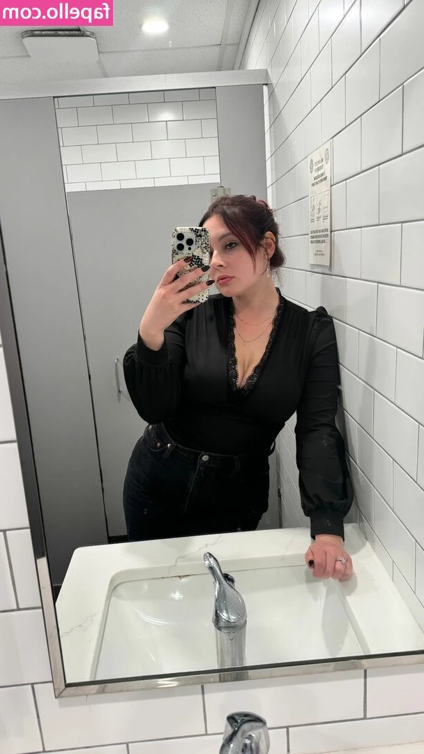 Christina Green [ christina-green-1 ] - Merry Christmas! I hope that you all have a wonderful day with