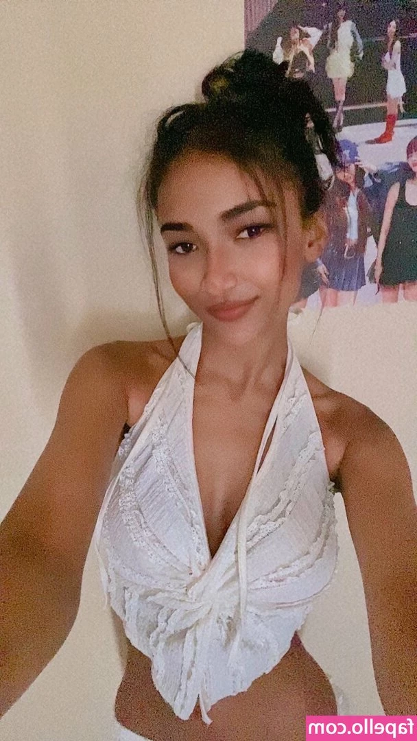 gracie [ gracie-1 ] - i feel so feminine and cute in this <3