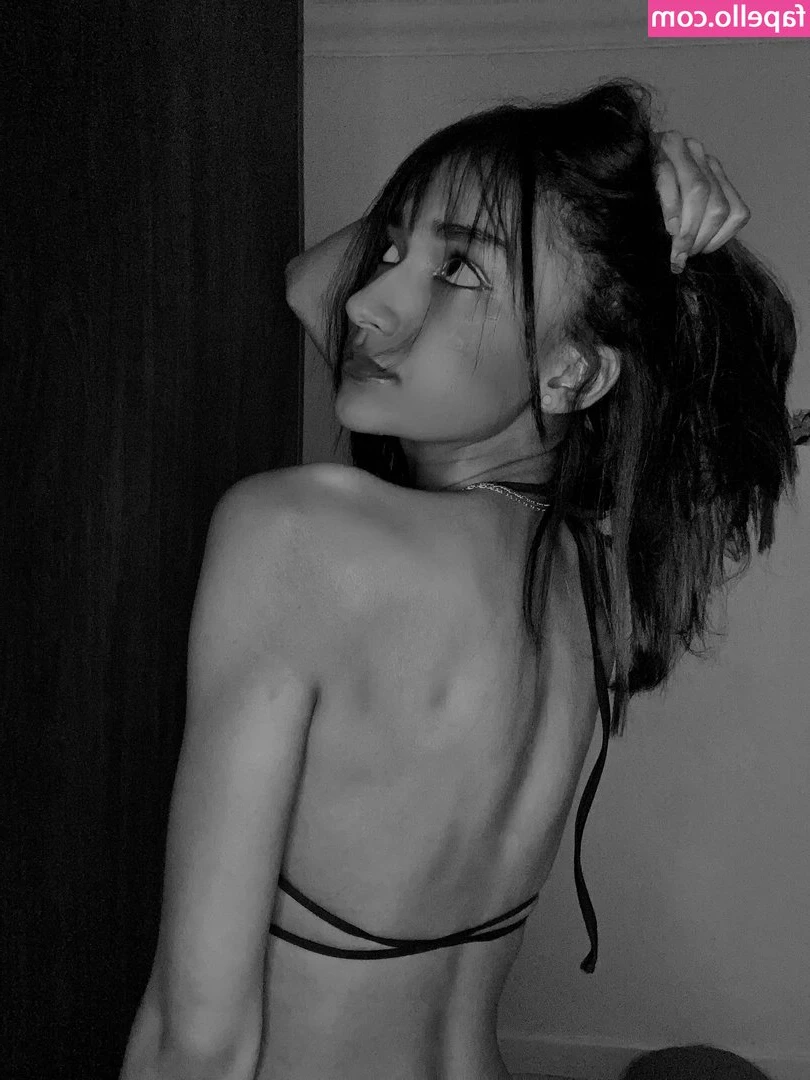 gracie [ gracie-1 ] - Quero passar meu natal assim  de quatro  Só sussurrando Ho Ho Ho  O