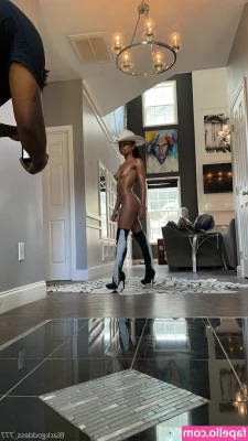 blackgoddess777 - Swipe to remove the emoji and see the full moon