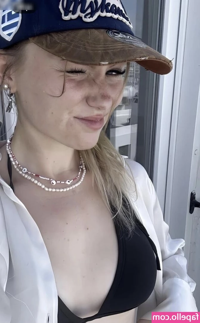 almost.cesca [ almost-cesca ] - Can I sit on your lap, love❤️‍