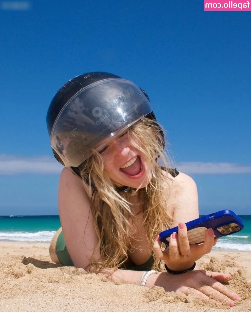 almost.cesca [ almost-cesca ] - I thought about stripping for a bit, that would be a disaster as look