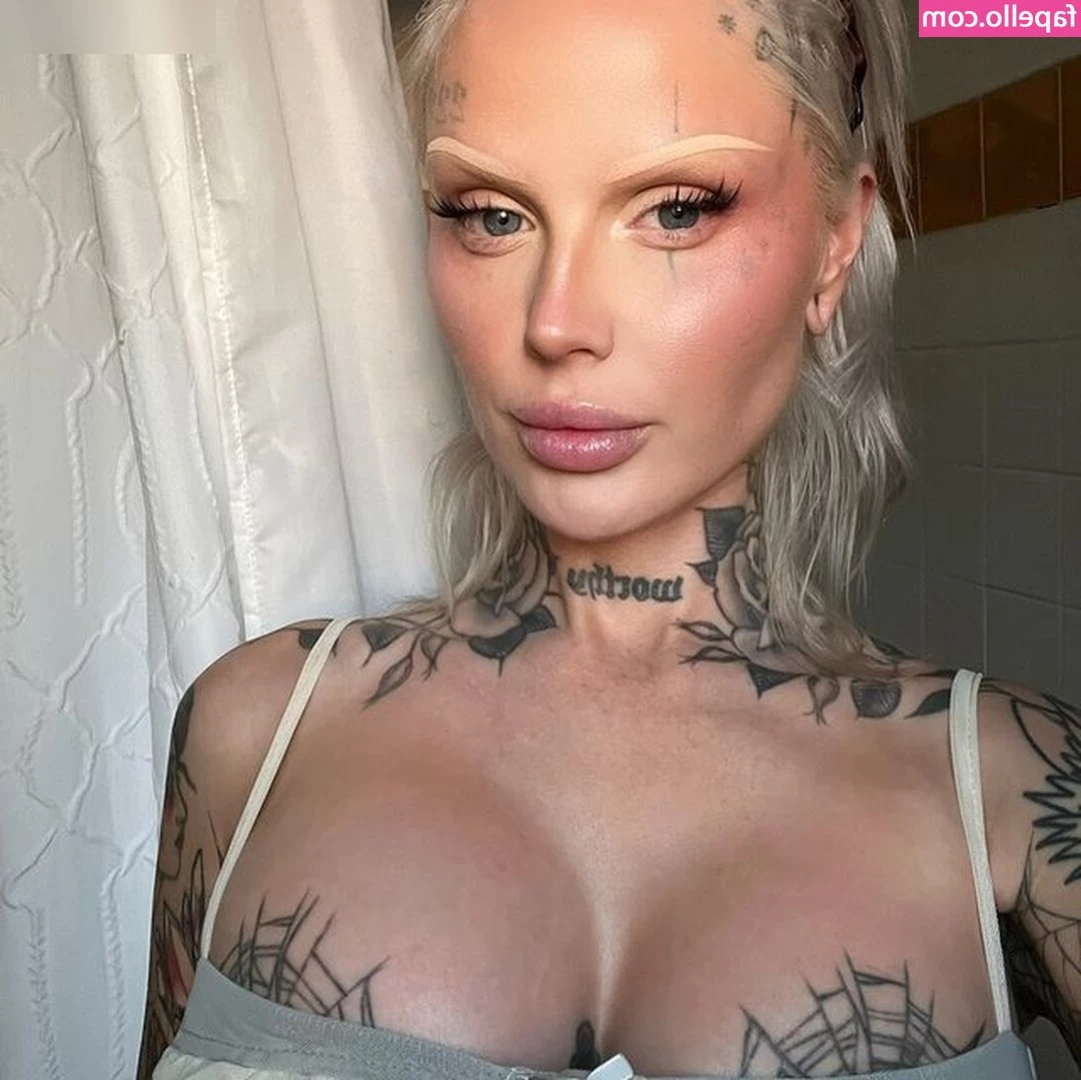 Emily Boring [ emily-boring ] - Shameless girl