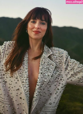 Dakota Johnson [ dakota-johnson ] - It s so much easier to not censor myself  Daddy  DM me what you want 