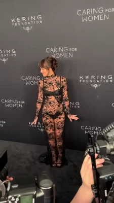 Dakota Johnson [ dakota-johnson ] - Favorite sports bra 😩