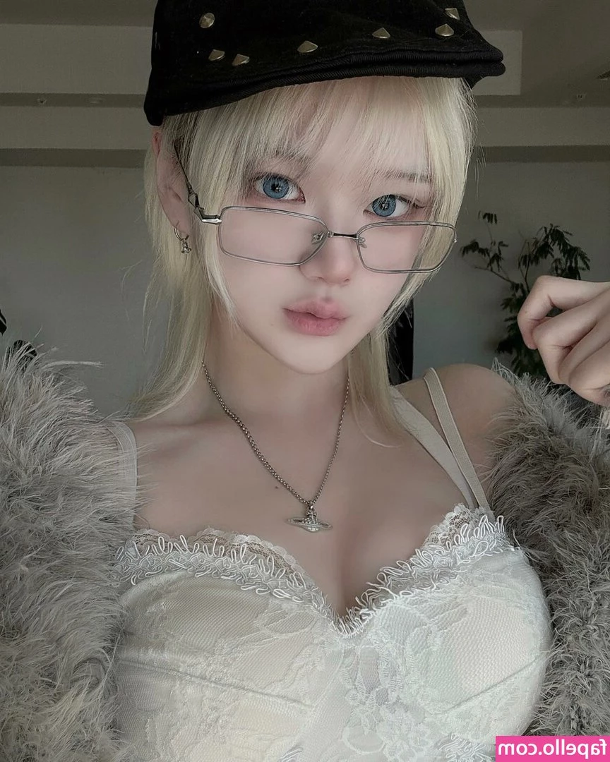 skr_u_ [ skr-u ] - Start the day off with some jerkin off  To my lil strip tease