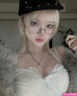 skr_u_ [ skr-u ] - Start the day off with some jerkin off  To my lil strip tease