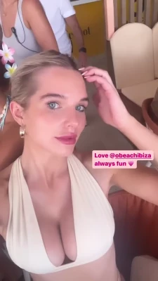 Helen Flanagan [ helen-flanagan ] - Fall, on your knees for me.
