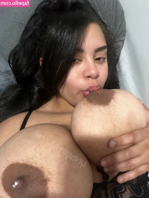 Yomyjuggs [ yomyjuggs-4 ] - 2 fingers   wanna taste