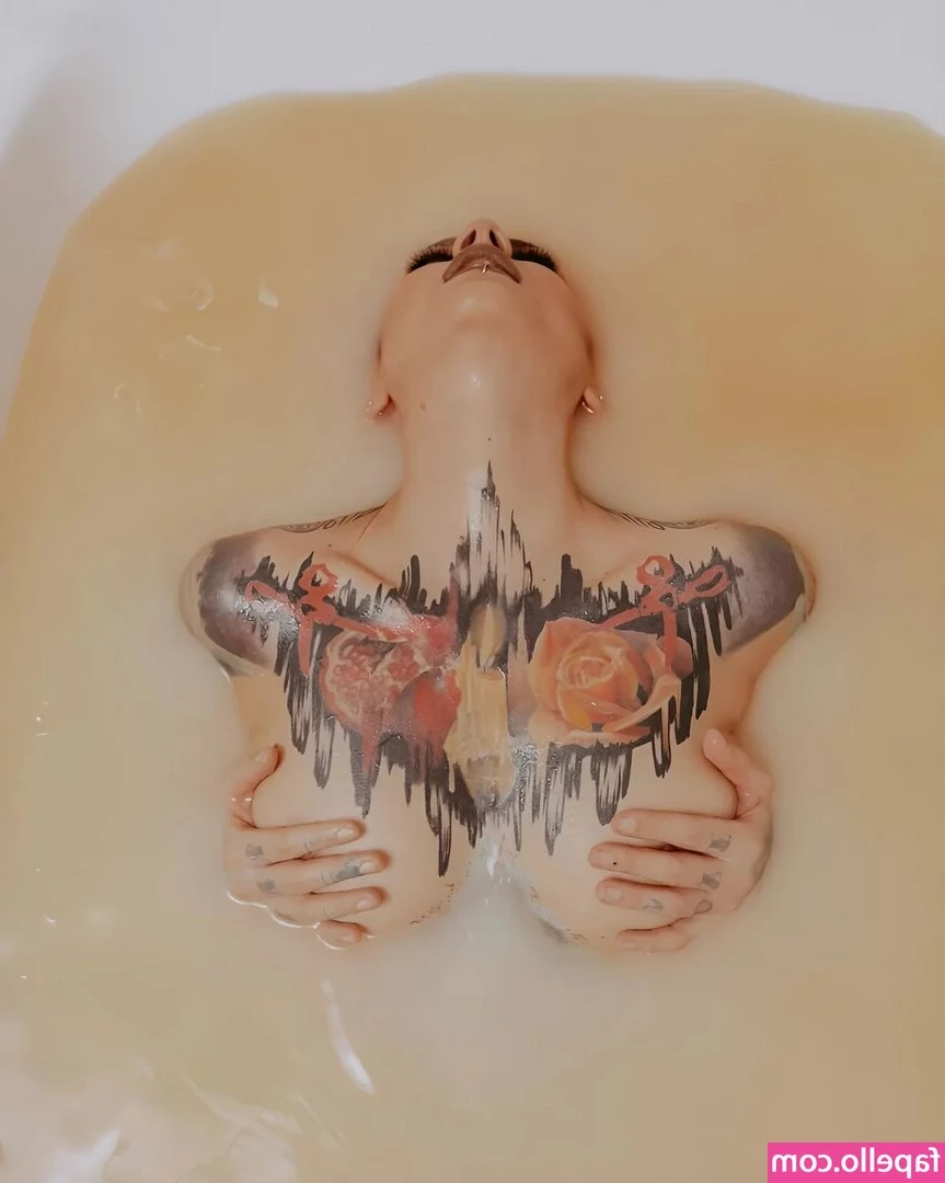 Lena Scissorhands [ lena-scissorhands-1 ] - My feet on the top of the world 😈🦶🏻