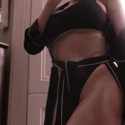 Caroline Vreeland [ caroline-vreeland ] - I want to fuck so bad my pussy is juiced   will you fuck me right now