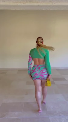 Iskra Lawrence [ iskra-lawrence ] - I m thinking about going live  If I do a live stream this weekend