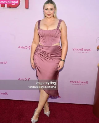 Iskra Lawrence [ iskra-lawrence ] - Hope you had a freakykay approved new years 😏😈