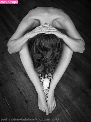 modeladventurerfree [ modeladventurerfree-1 ] - Quieres ver mi verga Do you want to see my bug cock