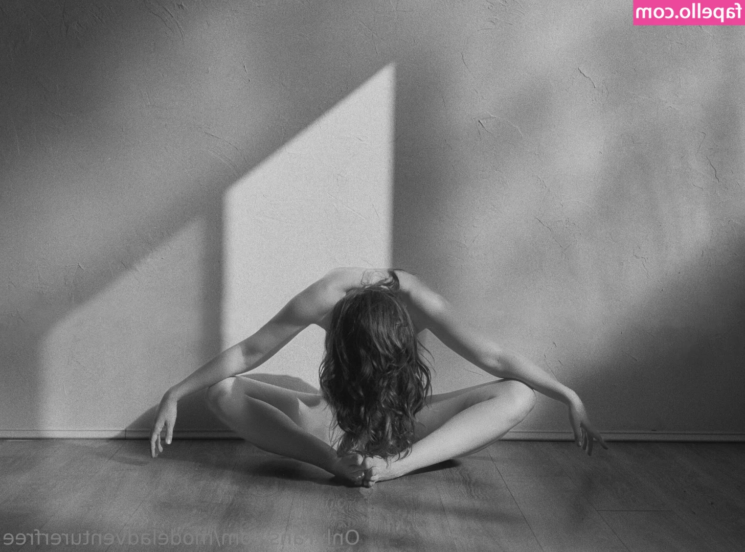 modeladventurerfree [ modeladventurerfree-1 ] - Im bored ......pls chat me I want to be relaxed