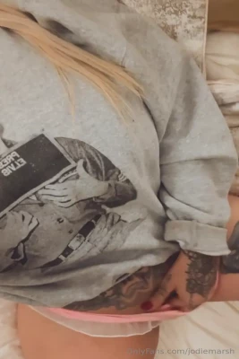 Jodie Marsh [ jodie-marsh ] - You know you can t resist Me when you hear My soft seductive voice