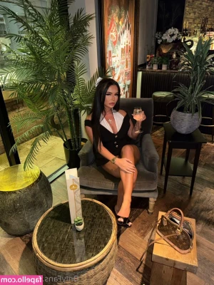 kellllx - This cutie @brownkate has never had a boyfriend and wants to see an