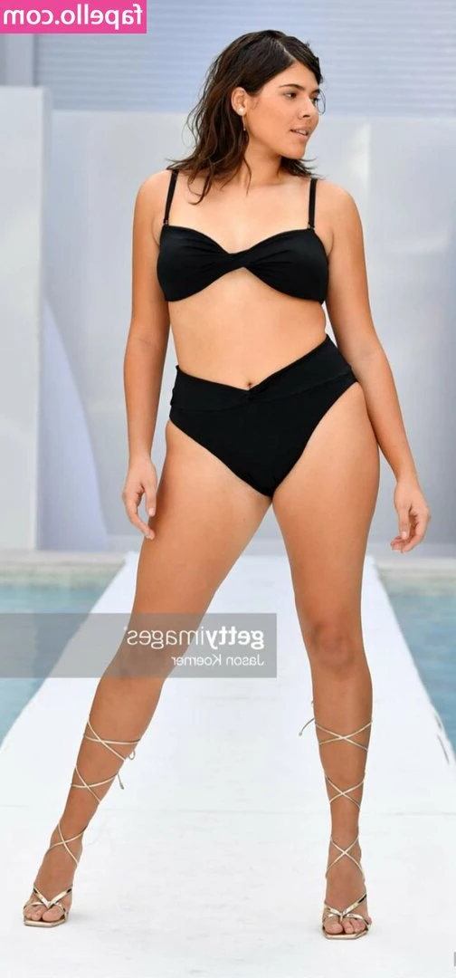 sele.sserra [ sele-sserra ] - Vampirella or Mikomi Hokina? 🤔