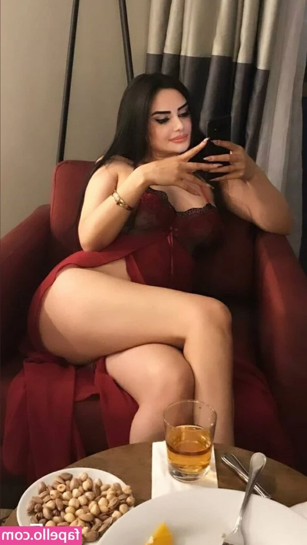 Naz Mila [ naz-mila-1 ] - Here to suck your cock... I mean clean your house🙊