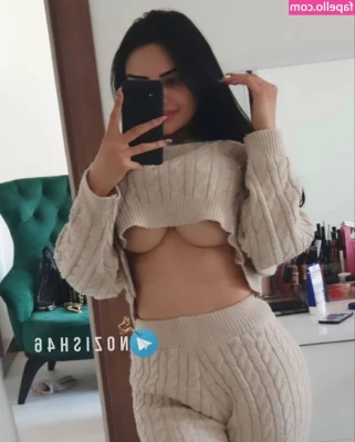 Naz Mila [ naz-mila-1 ] - I love playing with my 🍑 if you want to see the full video go to