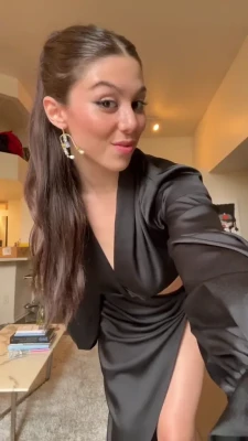 Kira Kosarin [ kira-kosarin ] - She is such a hot whore @hottpolina😈 make her pussy wet