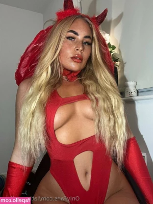 moniquelatin - Sneaky pics before bed