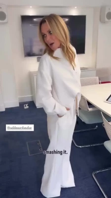 Amanda Holden [ amanda-holden-1 ] - I m a bitch and I love that they play with me