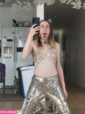 kinkypeachnsfw - Sometimes I pluck the little thick hairs that grow on my big toes 