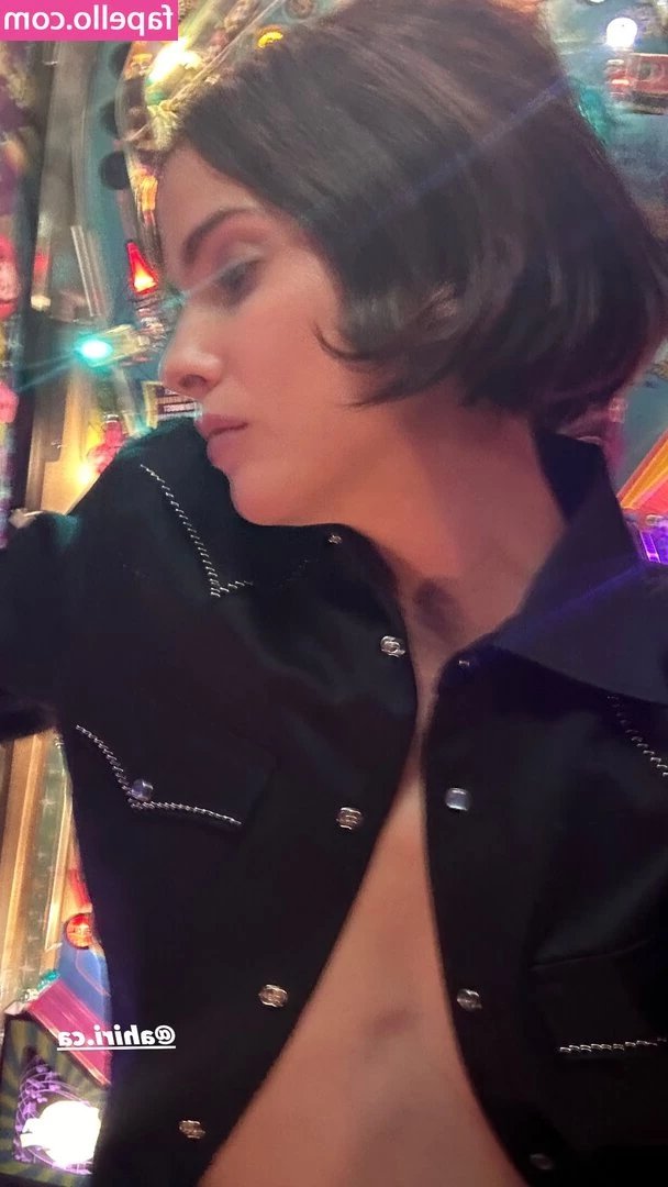 Shelley Hennig [ shelley-hennig ] - Amoresss cómo están  Bueno les tengo una buena noticia  Onlyfans