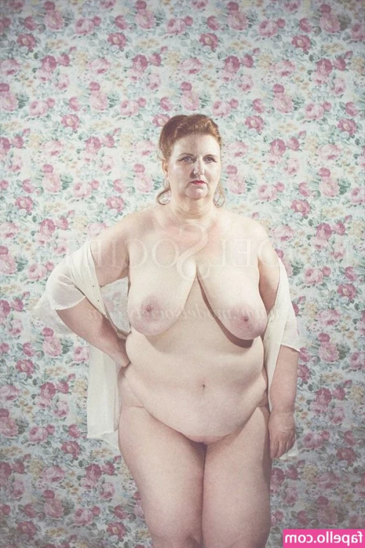 Catherine_art [ catherine-art-2 ] - I show off my body encased in a tight dress and nude pantyhose. Lots