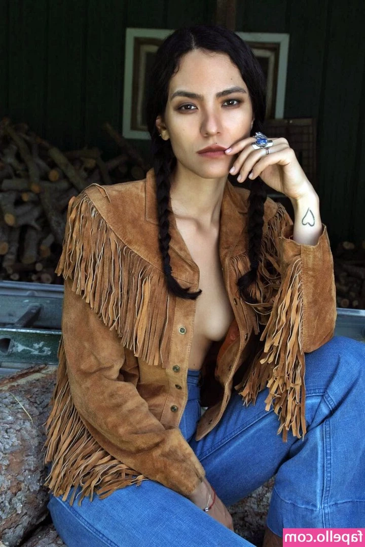 Jessica Matten [ jessica-matten ] - Renewals check your DMS for some behind the scenes photos 🤤