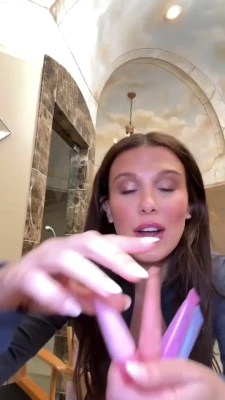 Millie Bobby Brown [ millie-bobby-brown-1 ] - Do you like my green pedi? I posted more of this set over on my VIP