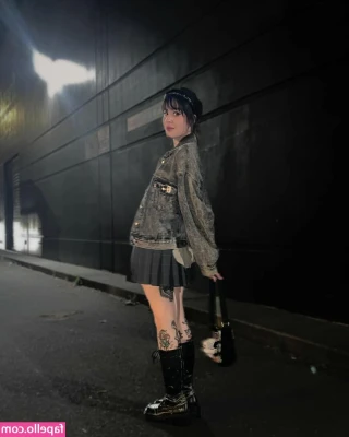 Anisa Jomha [ anisa-jomha ] - I m melting in this   heat and the constant power outages are driving