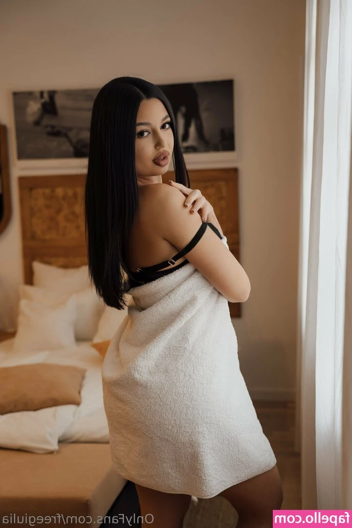 freegiulia - It s Friday Eve  Keep going  the weekend is almost here