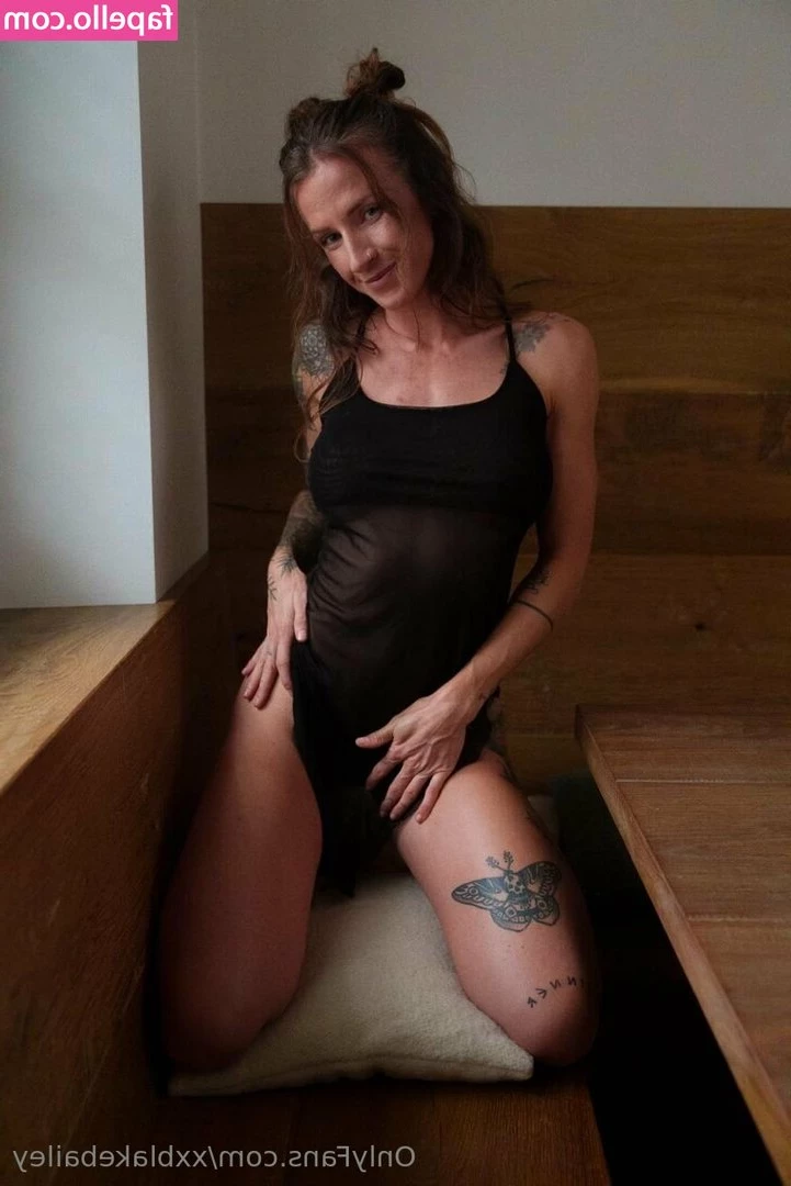 xxblakebailey [ xxblakebailey-1 ] - I wanna know what you would wanna do to it