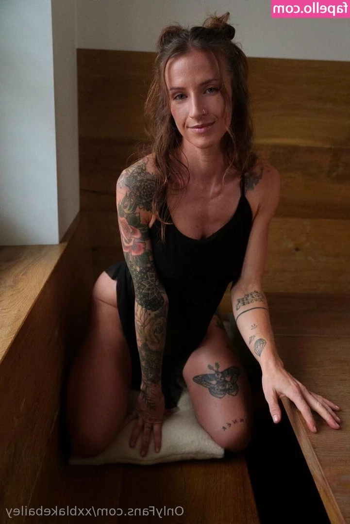 xxblakebailey [ xxblakebailey-1 ] - I wish I had someone over to cum play with me