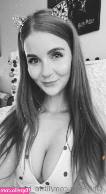 little_bee_free [ little-bee-free ] - The strip tease