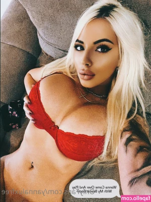 yannaluxfree - Join me in my hotel room