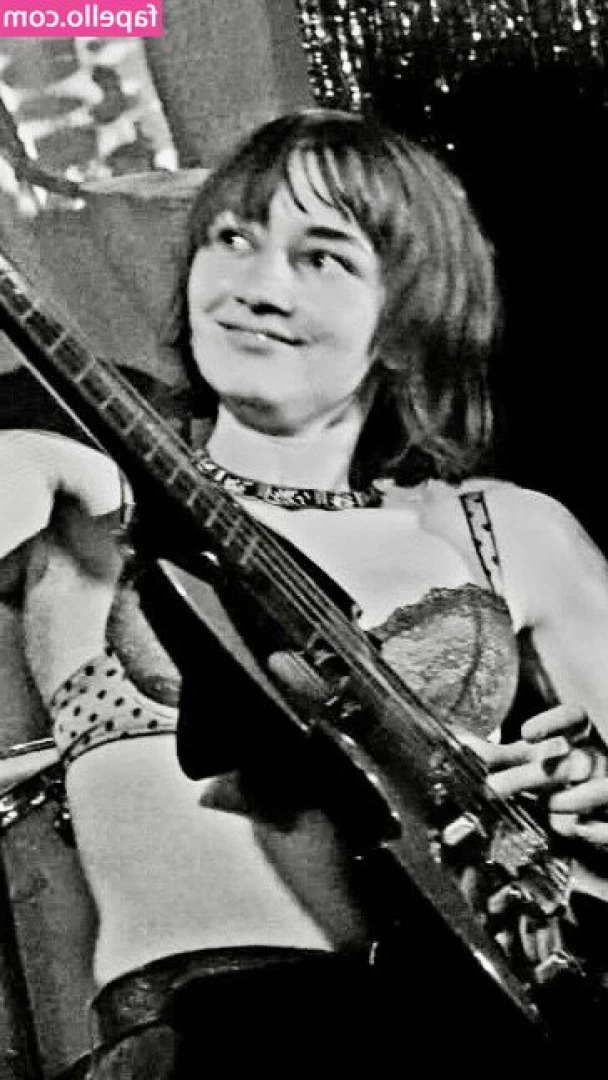 Die Spitz [ die-spitz ] - Who wants to come play    https onlyfans com kj20208