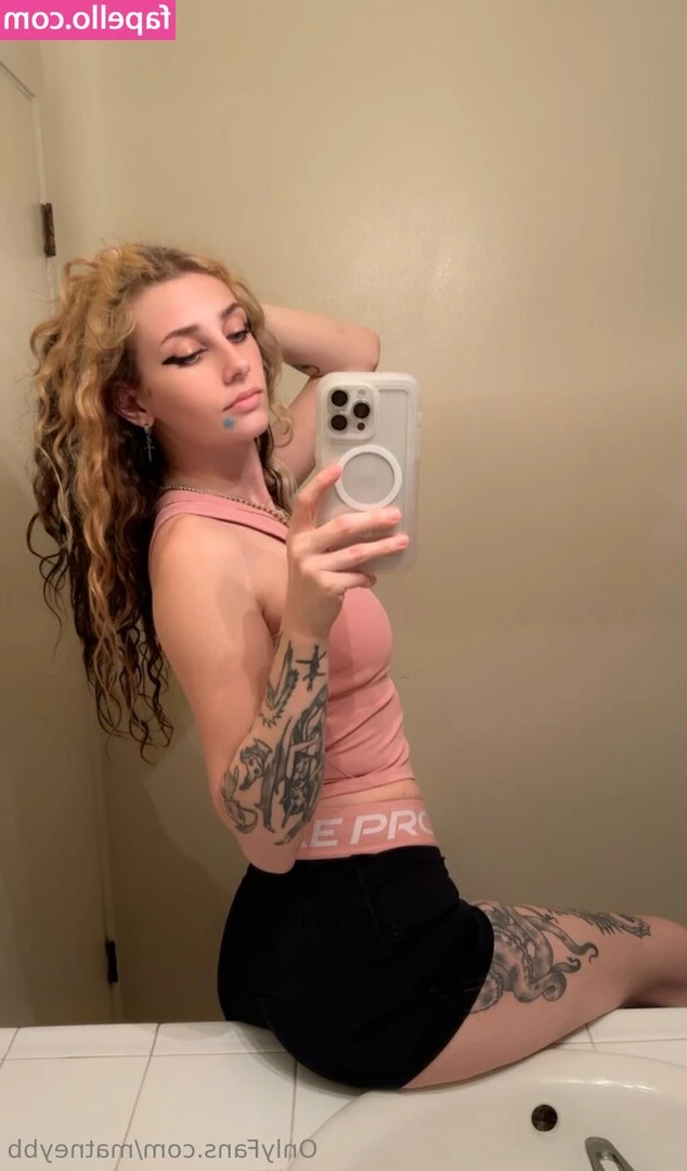 matneybb - ayladiazzfree is just so horny  So sexy and attractive lady   I am