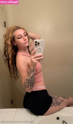 matneybb - ayladiazzfree is just so horny  So sexy and attractive lady   I am