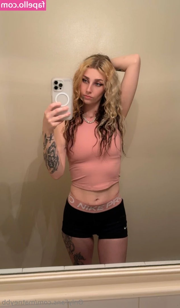 matneybb - 3 pix   Would you let me out, or keep me locked up? 😏