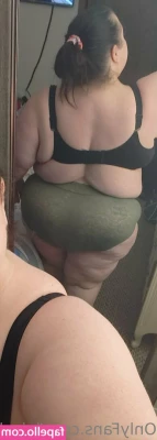 juicybootybbw - Dirty feet & furry pussy 😽 From before I cleaned my roooooom