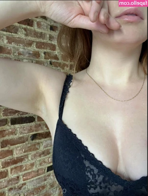 peach-pit - Plunge your dick in there! 🍑