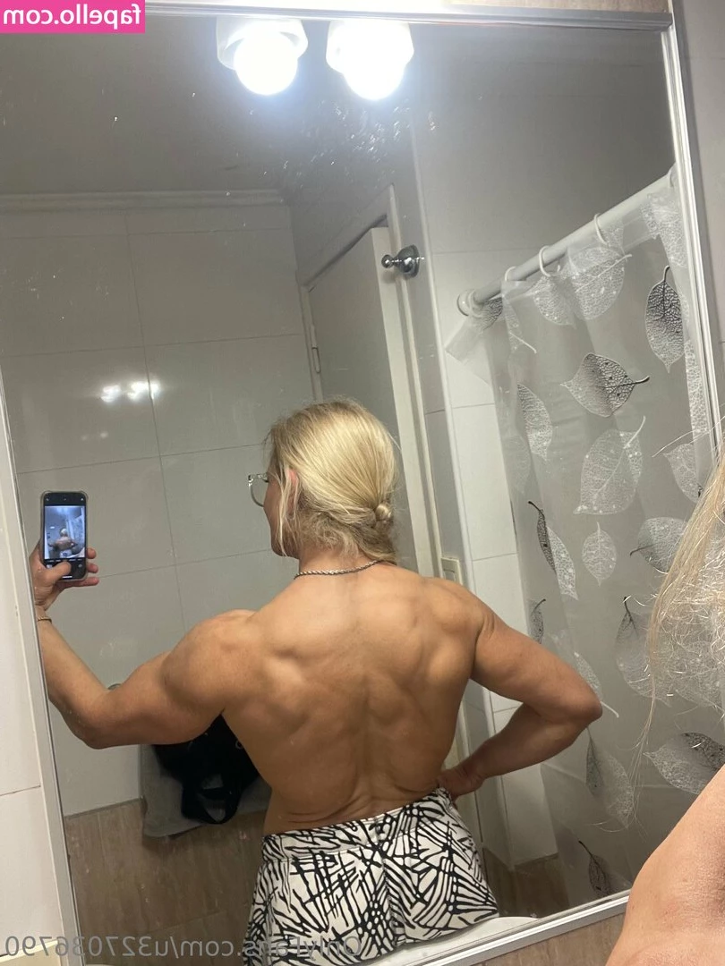 u327036790 - Ahhhh. Thank you for still liking me without make up. 😉 goodnight