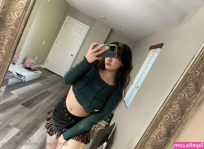 milkymiyu - What’s underneath the pink robe tonight?