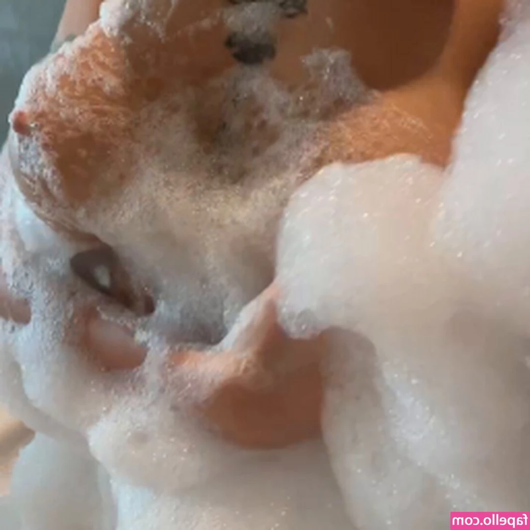 Tini Hadi [ tini-hadi-1 ] - Like this post if you simped for femdom this weekend